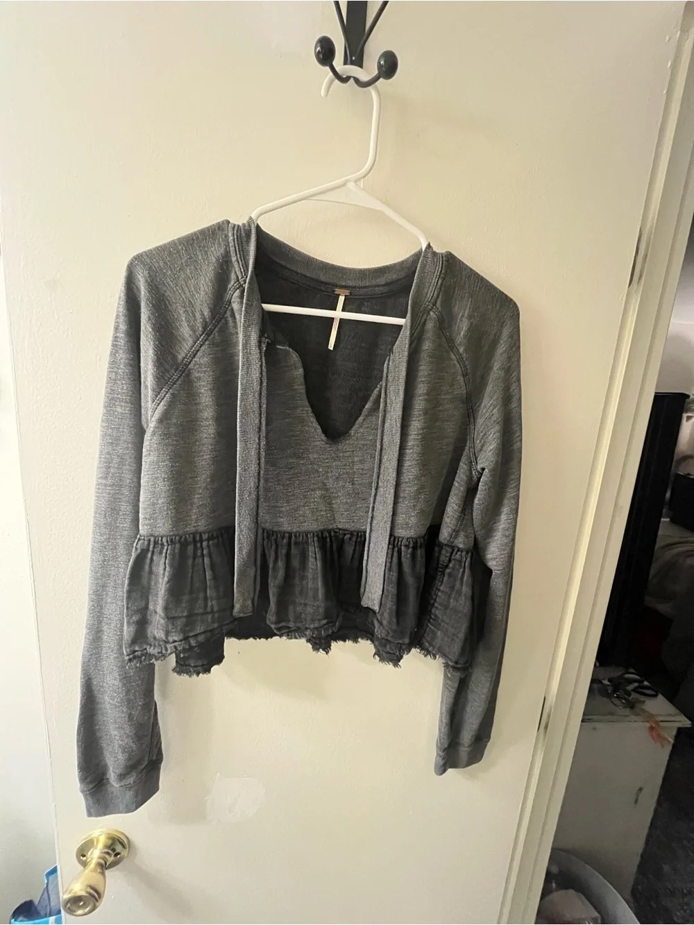 Free People Women's Gray Ruffled Cropped Top - Picture 2 of 5